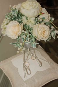 flowers and rings for wedding